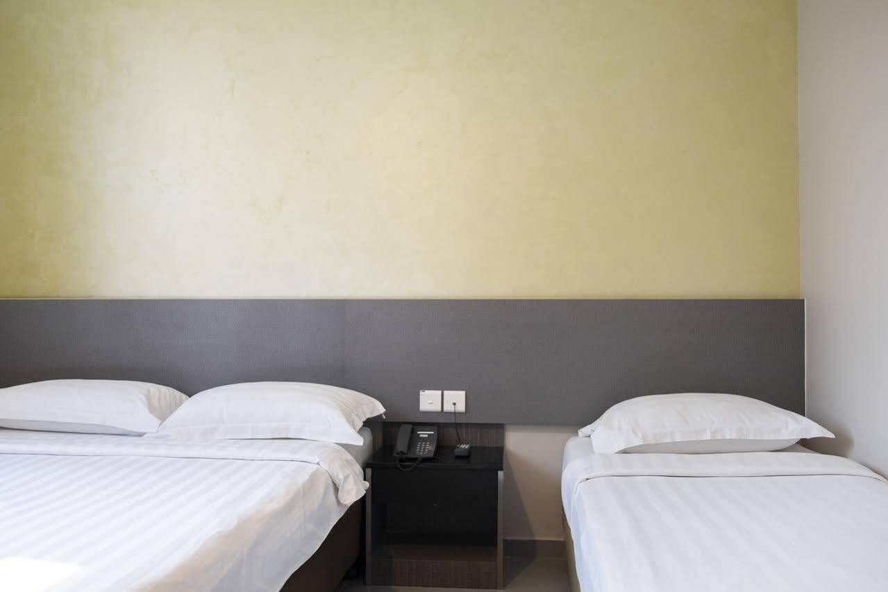 Ibis Budget Singapore Sapphire Exteriör bild